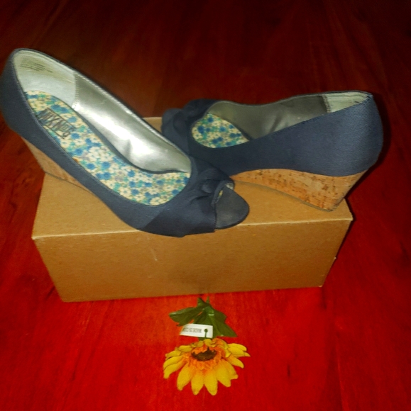 ladies blue wedges